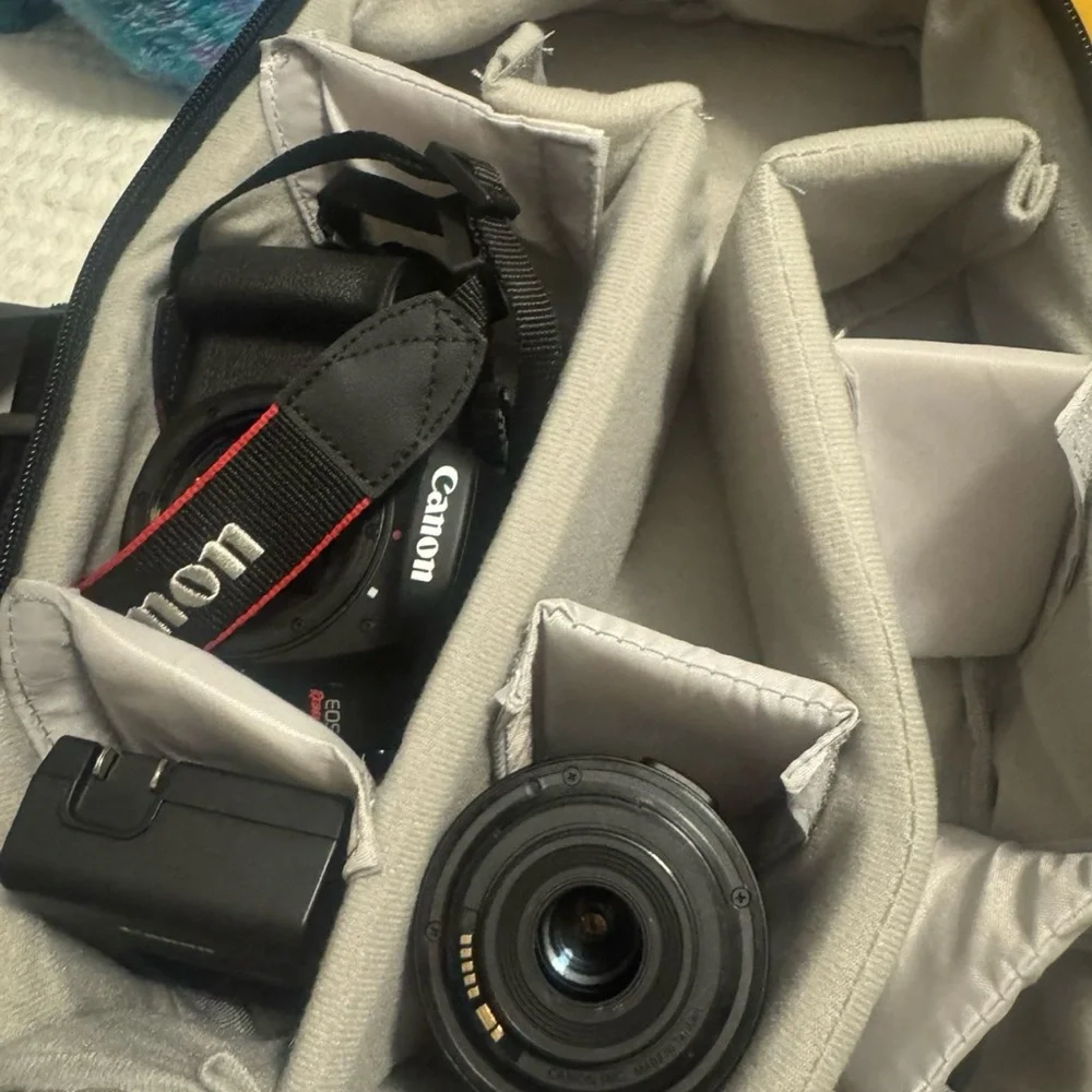 Selling canon rebel T100 EOS